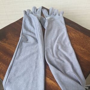 Elbow length vintage gloves in a purple/gray color